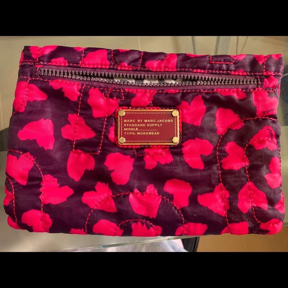 Marc Jacobs- Heart pouch ❤️